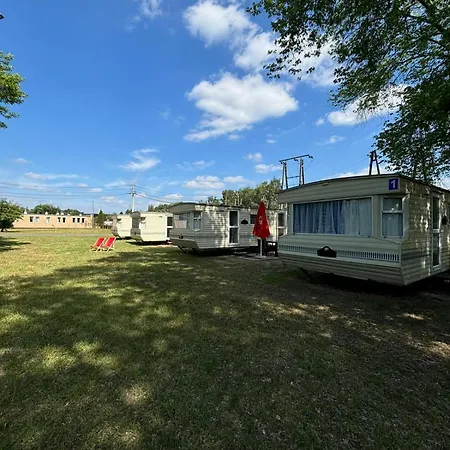 Nad Zalewem مكان تخييم *